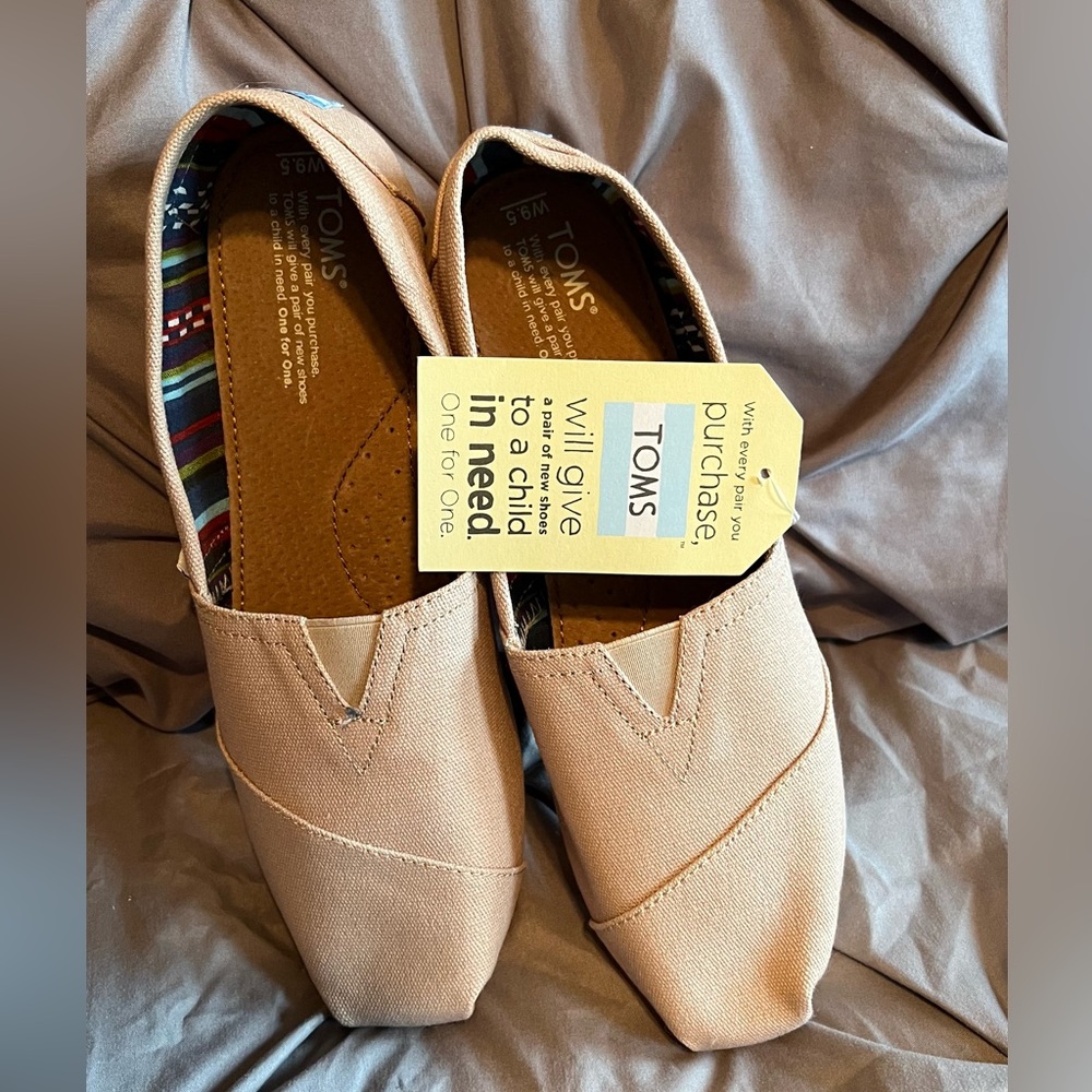 Toms new with tag